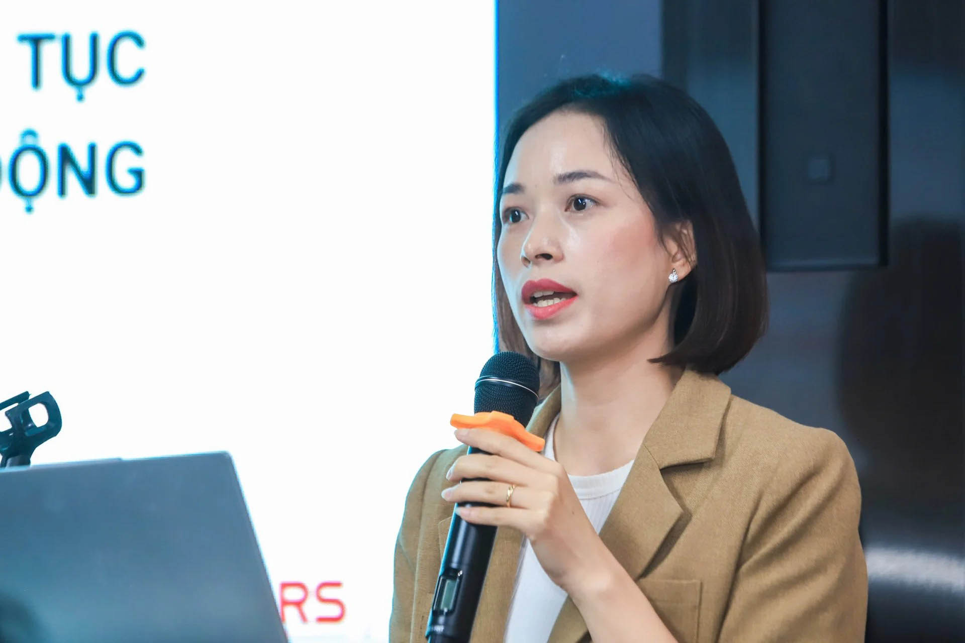 Bà Phạm Thị Miền, Phó Viện trưởng Viện Nghiên cứu và Đánh giá thị trường bất động sản Việt Nam. Ảnh: Hoàng Hùng.