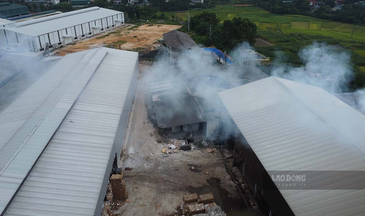 Phu Tho Provincial Department of Agriculture and Environment requests inspection of signs of illegal operations without environmental permits of Phu Ninh Paper Cooperative after Lao Dong Newspaper's reflection. Photo: PV