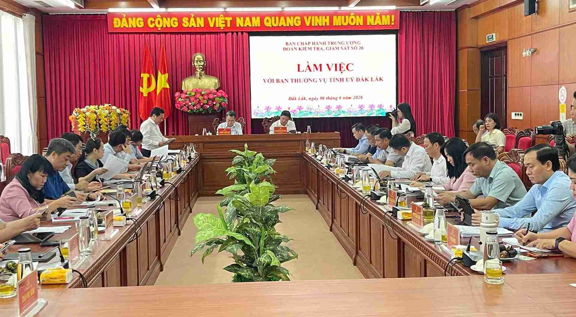 Quang cảnh buổi làm việc. Ảnh: Nguyễn Công