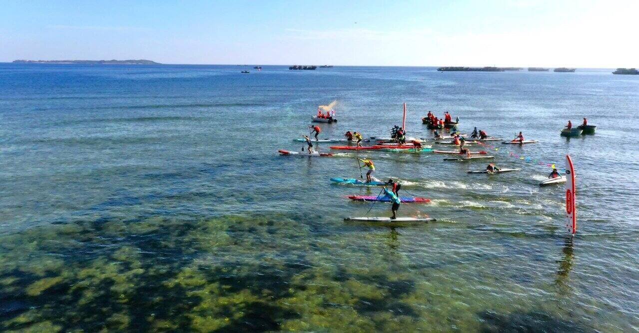Athletes start at a distance of 5,000m in the sea area of Ly Son special zone. Photo: Mai Luc