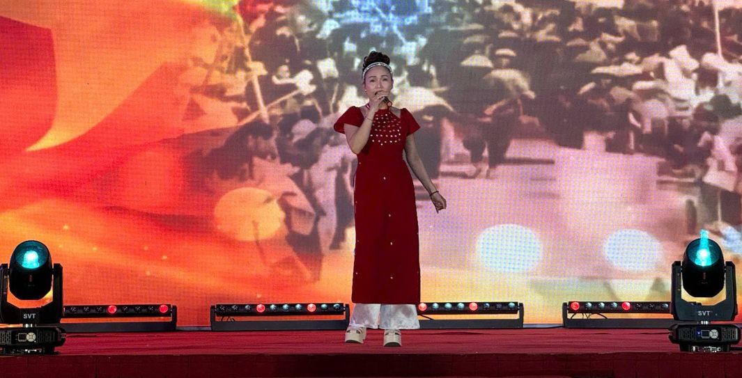 Các nghệ sĩ tham gia biểu diễn. Ảnh: DI PY.