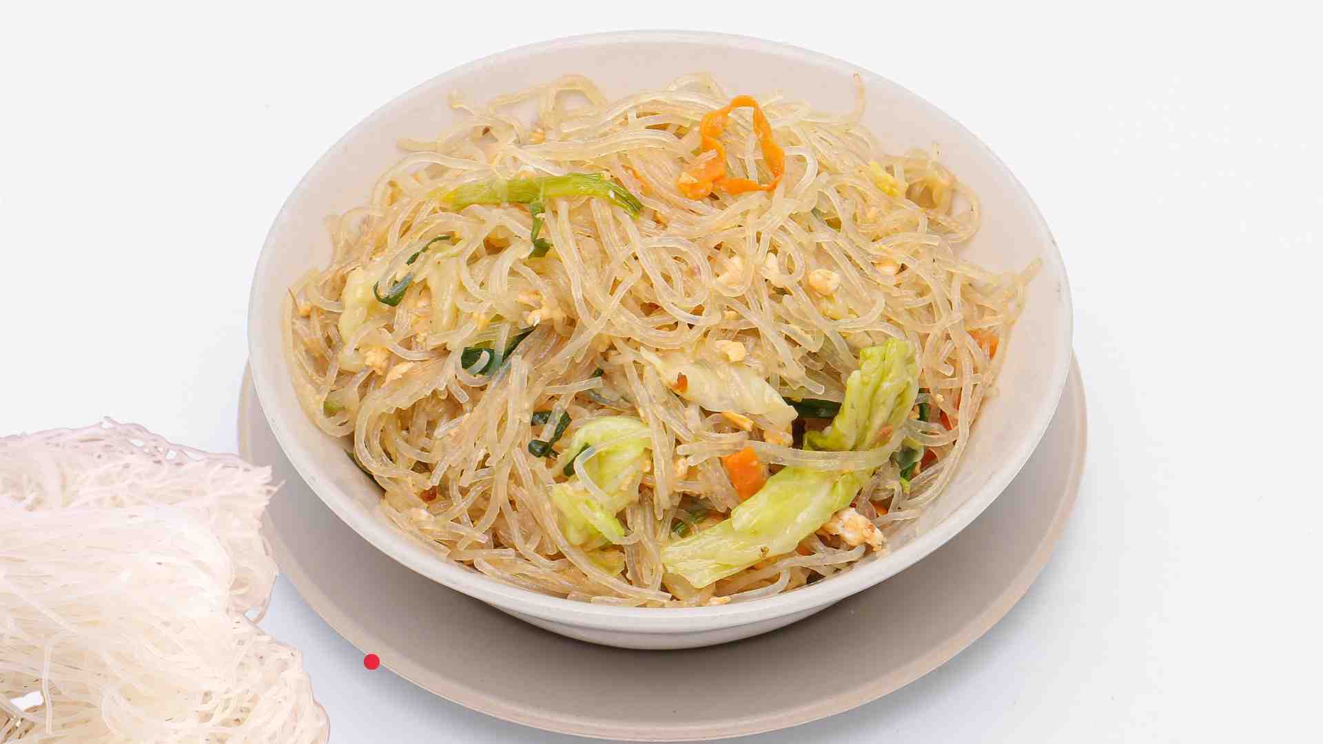 Vermicelli is mainly made from refined starch such as dong, sweet potatoes or green beans. It is necessary to process reasonably to limit bloating. Graphic photo: Huong Son