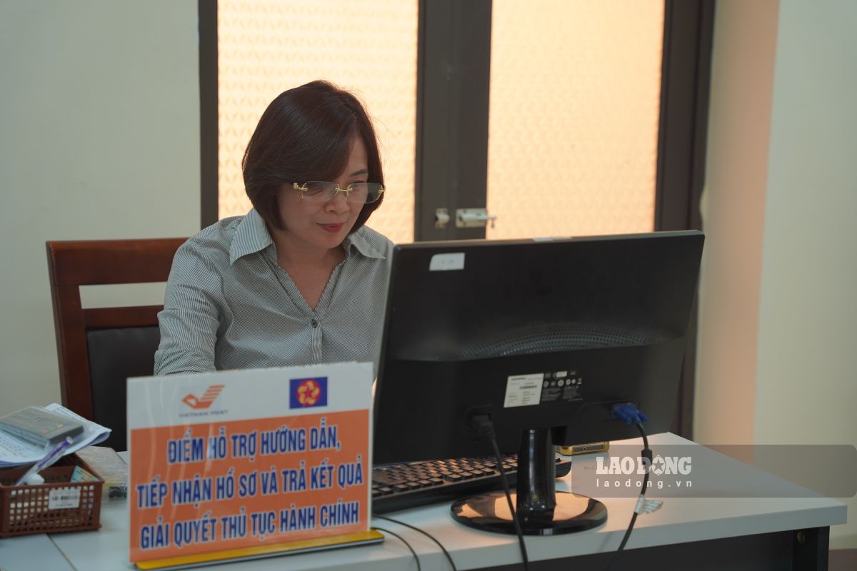Nhân viên bưu điện