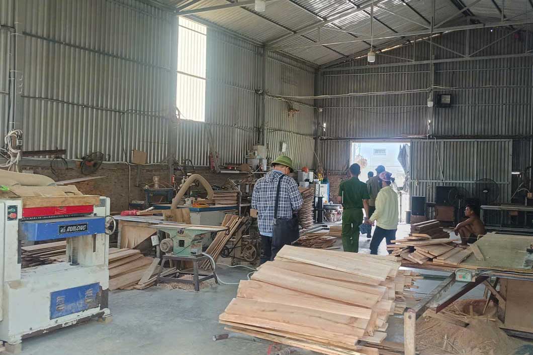 Kieu Phu commune authorities will consider cutting off electricity and water for construction violations. Photo: Kieu Phu commune