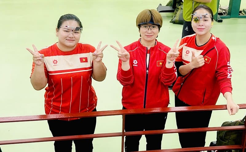 Shooter Trinh Thu Vinh and the Vietnamese women's pistol team at the 2026 Southeast Asian Championship. Photo: Hoai Viet