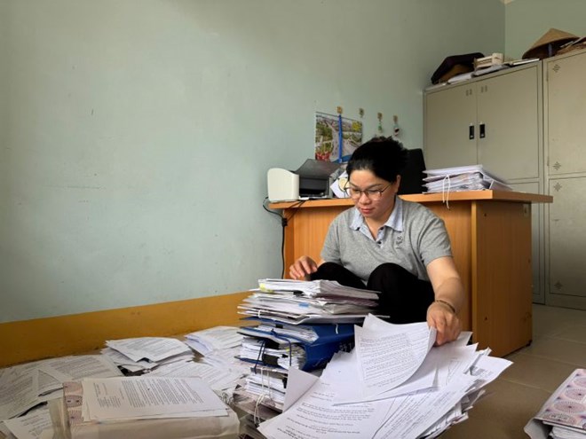 Commune officials and civil servants arrange documents and dossiers after commune merger. Photo: Khanh Linh