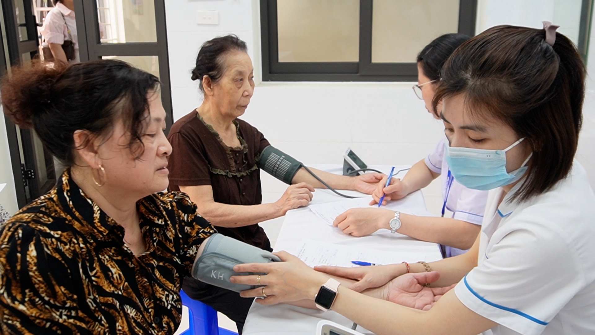 Free health check-ups help Hanoi residents detect diseases early.