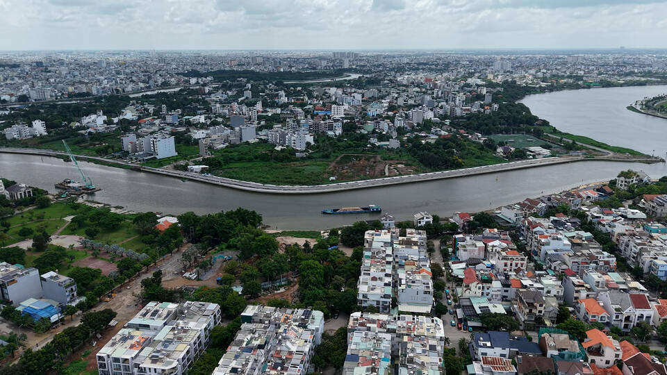 Afraid of going around far, people hope to soon have a bridge connecting the two banks of the Vam Thuat River