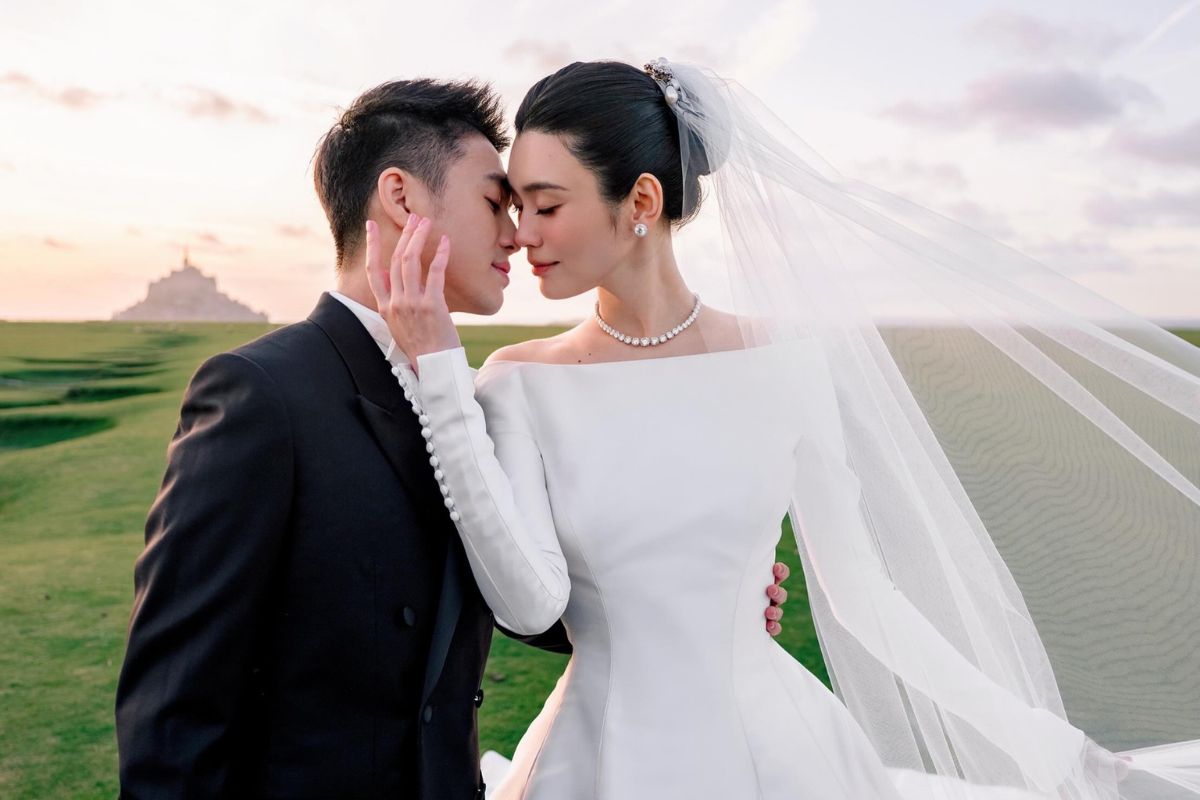 He Mengyao and He Youjun held a wedding 7 years after registering their marriage. Photo: Xinhua