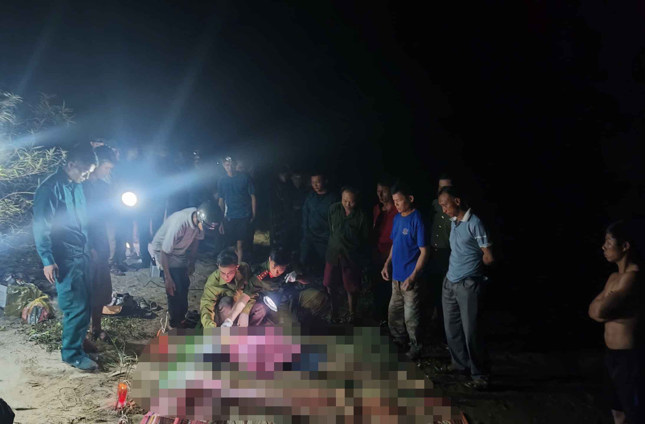 The serious drowning on the Ngan Pho River in Son Kim 1 commune, Ha Tinh province killed 4 people. Photo: Hoang Anh