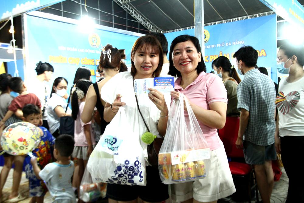 Thousands of union members and workers in Da Nang get preferential shopping at the 2026 Mobile Workers Fair. Photo: Thanh Huyen