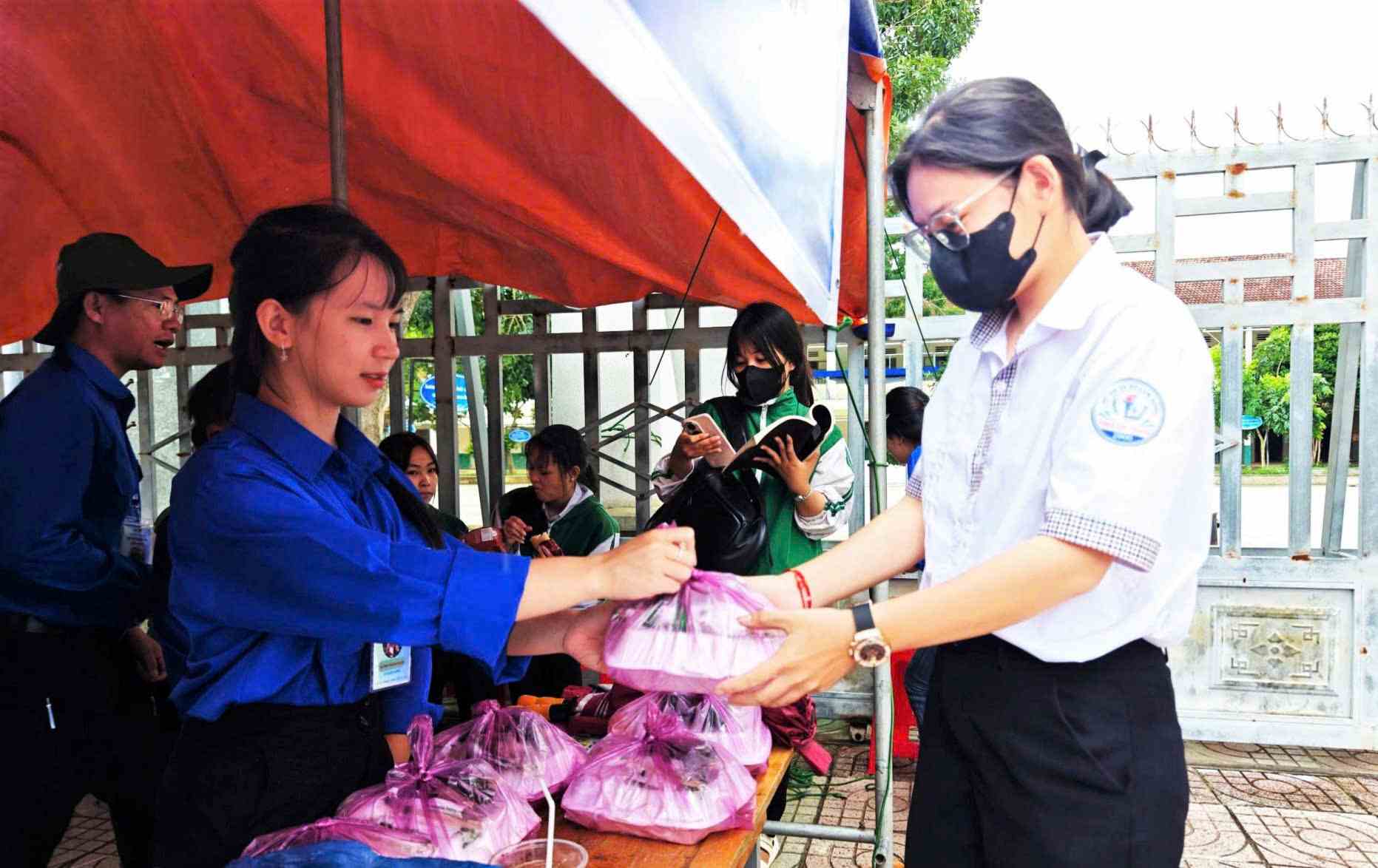 Theo dự kiến, Tuổi trẻ xã Bảo Lâm 1 sẽ nấu khoảng 250 suất cơm miễn phí tặng thí sinh trong kỳ thi tốt nghiệp THPT năm 2026. Ảnh: Phúc Khánh