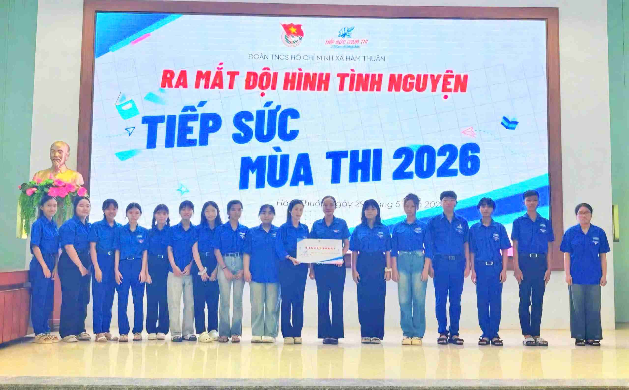Tuổi trẻ các địa phương trên địa bàn tỉnh Lâm Đồng ra mắt đội hình tình nguyện tiếp sức mùa thi. Ảnh: Hoài Thanh