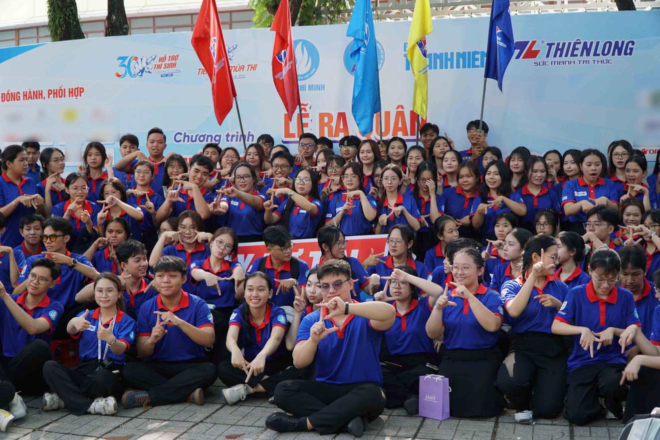 Đông đúc sinh viên tham 