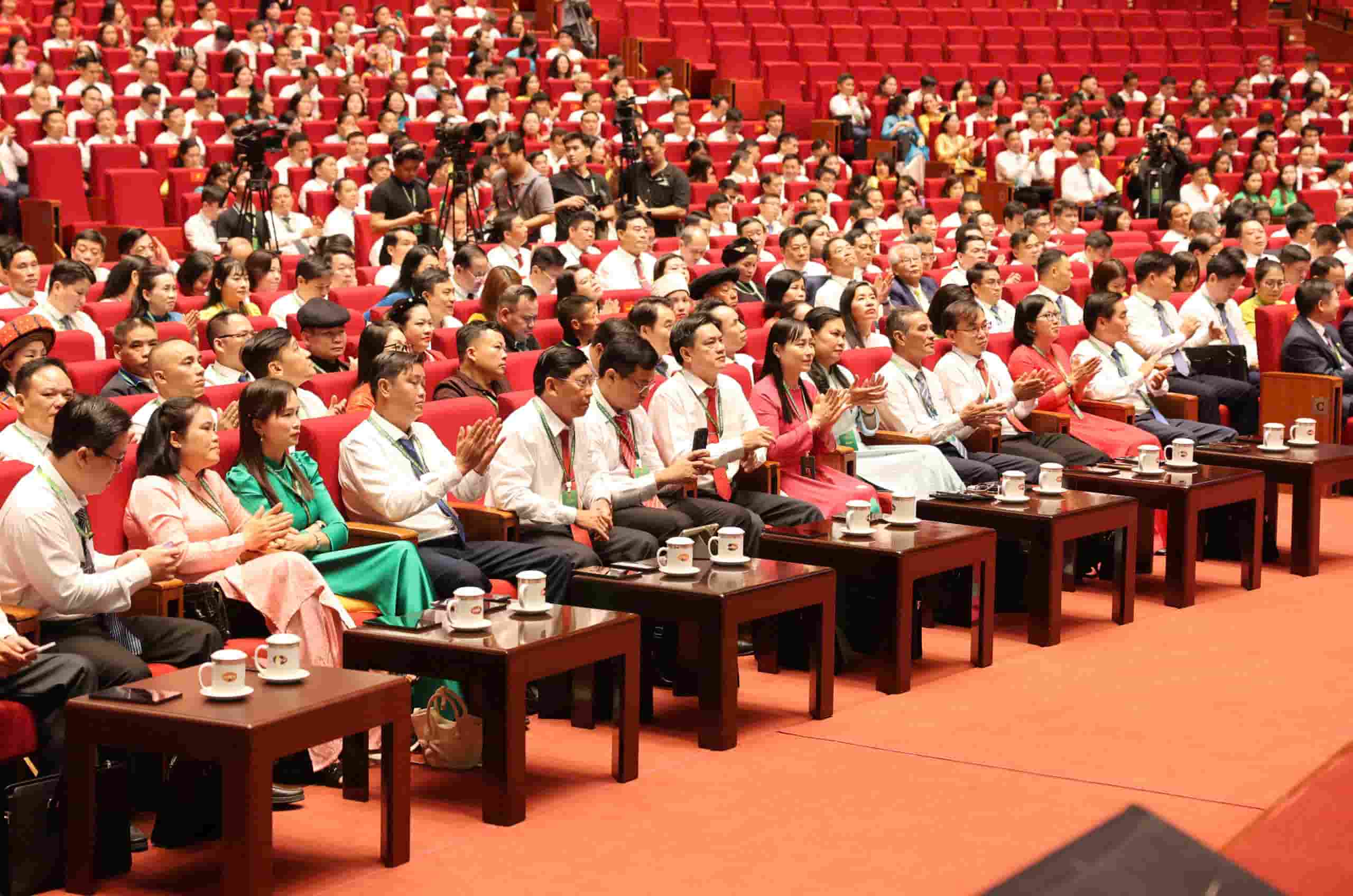 Khai mạc ngày làm việc thứ nhất của Đại hội, Đồng chí Phan Như Nguyện, Phó Chủ tịch thường trực Ban Chấp hành Trung ương Hội khóa VIII lên Tuyên bố lý do, giới thiệu đại biểu dự Đại hội. Ảnh: Ban tổ chức.