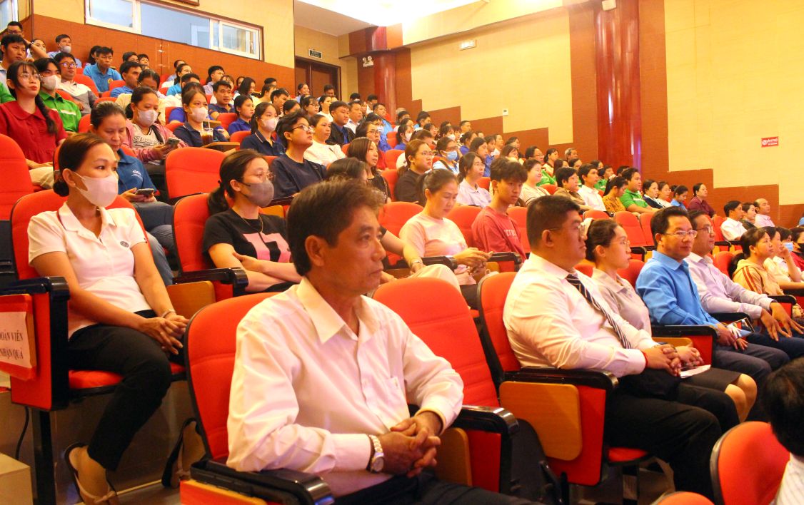 Đại biểu tại lễ phát động. Ảnh: Lục Tùng
