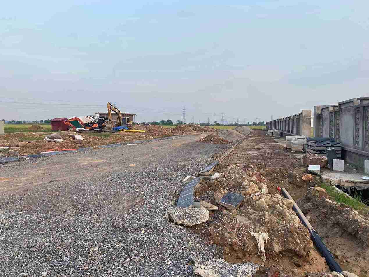 Gia Loc commune requests construction units to ensure the progress and quality of the project. Photo: Gia Loc commune