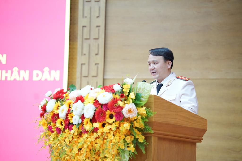 Đại tá Nguyễn Chí Toàn phát biểu sau khi nhận quyết định thăng hàm. Ảnh: Công an TP Đồng Nai