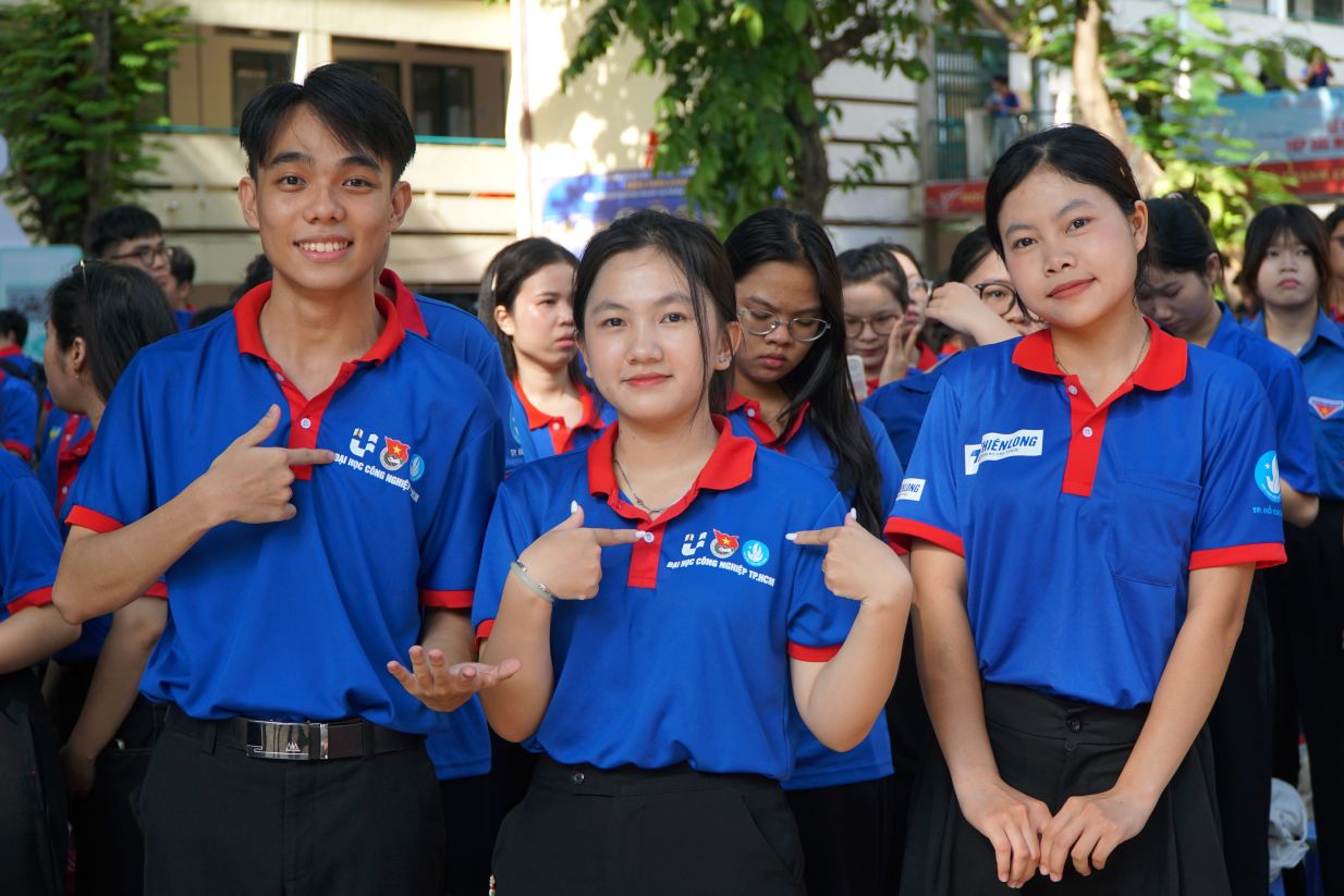 Ho Chi Minh City students excitedly launch the 2026 exam season support campaign
