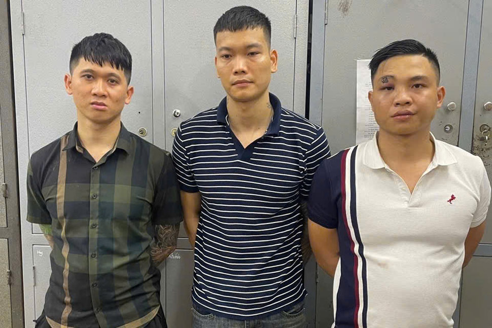3 đối tượng Sơn, Chiêu, Du (từ trái qua) bị Công an tỉnh Gia Lai bắt giữ. Ảnh: Văn Vinh