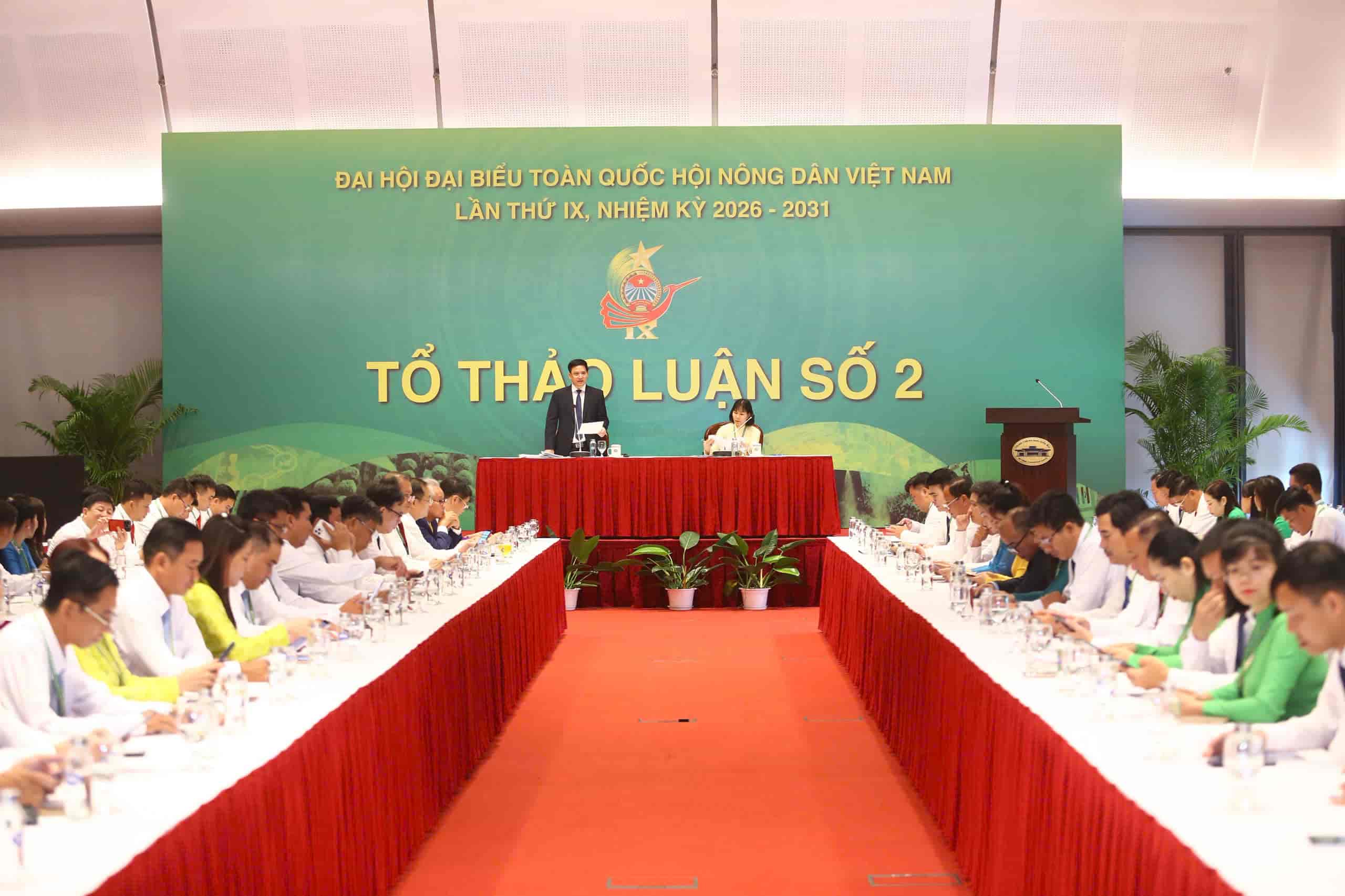 Workshop No. 2 was chaired by Mr. Pham Tien Nam - Vice Chairman of the Central Executive Committee of the Vietnam Farmers' Union and Ms. Le Thi Minh Tam - Chairwoman of the Da Nang City Farmers' Union. Photo: Minh Ngoc/Dan Viet.
