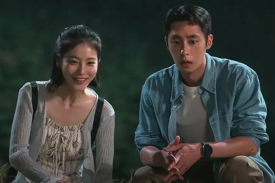 Lee Jae Wook and Shin Ye Eun in the movie "Doctor Island". Photo: Producer