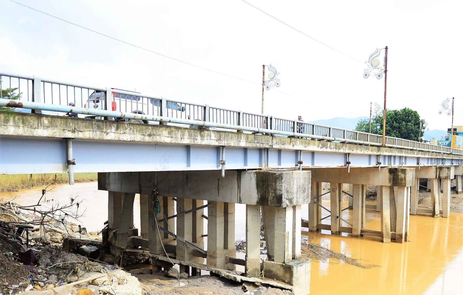 Sau thời gian sửa chữa, khắc phục tỉnh Lâm Đồng cho phép xe tải trọng từ 20 tấn trở lên lưu thông qua cầu Đơn Dương trên Quốc lộ 27. Ảnh: Thần Hy