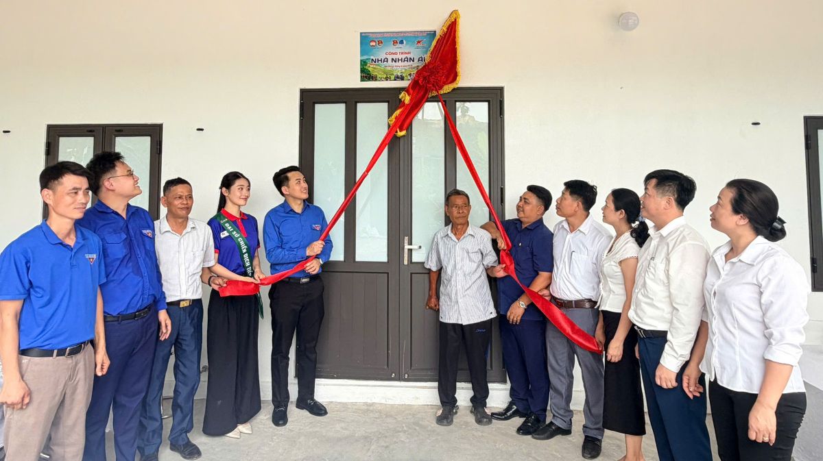 Thành đoàn Hải Phòng triển khai các tuyến hoạt động hưởng ứng chiến dịch. Trong ảnh: Lễ khánh thành Nhà Nhân ái tại xã Việt Khê. 