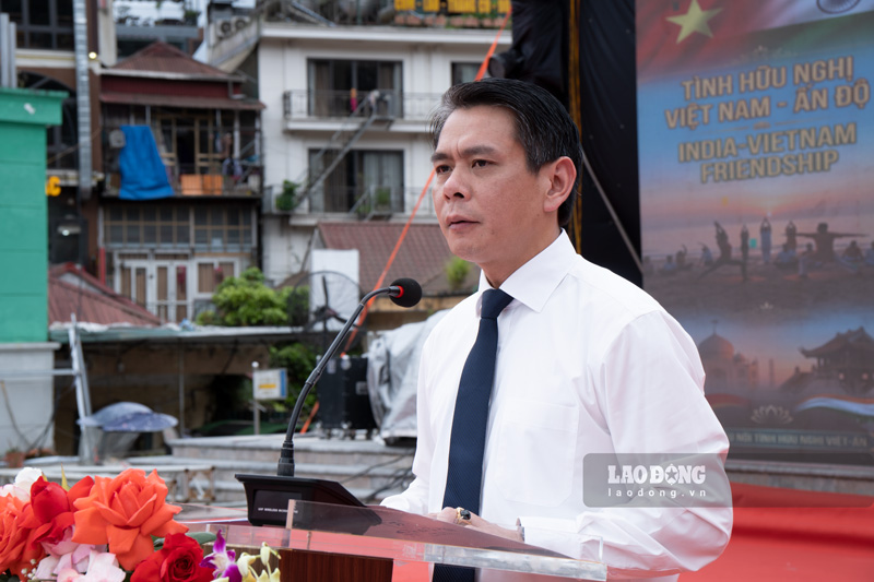 Ông Đặng Việt Dũng - Phó Chủ tịch UBND phường Sa Pa phát biểu tại sự kiện. Ảnh: Đinh Đại