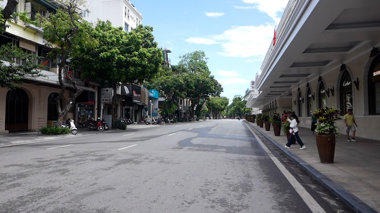 Hanoi is hot, pedestrian streets are sparse, shopping centers are crowded