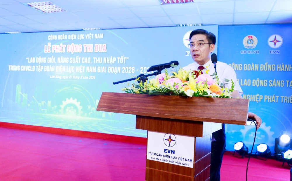 Ông Nguyễn Hữu Tuấn - Phó Bí thư Thường trực Đảng ủy EVN phát biểu tại buổi lễ. Ảnh: Đắc Cường