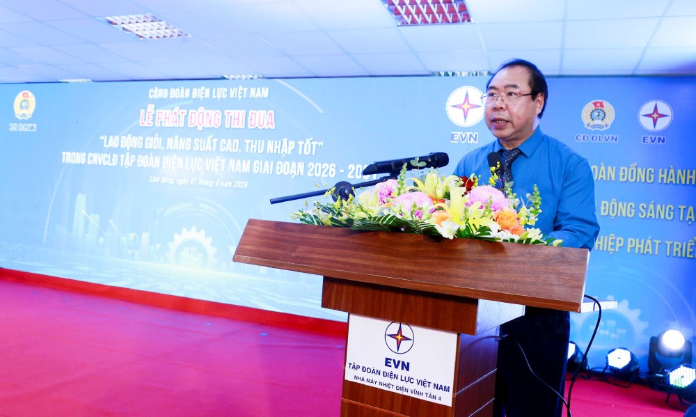 Ông Đỗ Đức Hùng - Chủ tịch Công đoàn Điện lực Việt Nam phát biểu khai mạc buổi lễ. Ảnh: Đắc Cường
