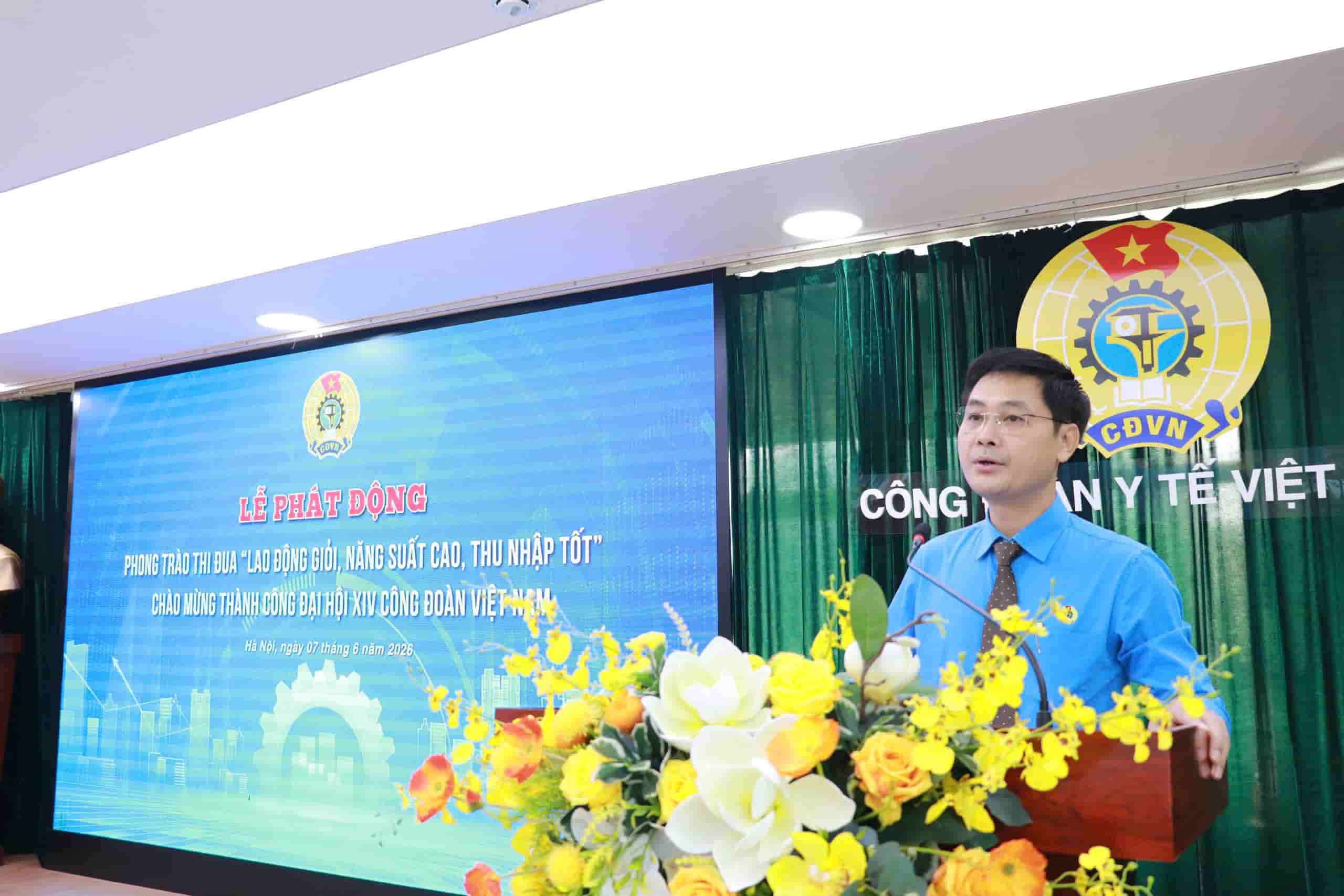 Ông Vũ Anh Tuấn, Phó chủ tịch Công đoàn Y tế Việt Nam phát biểu tại buổi lễ. Ảnh: Công