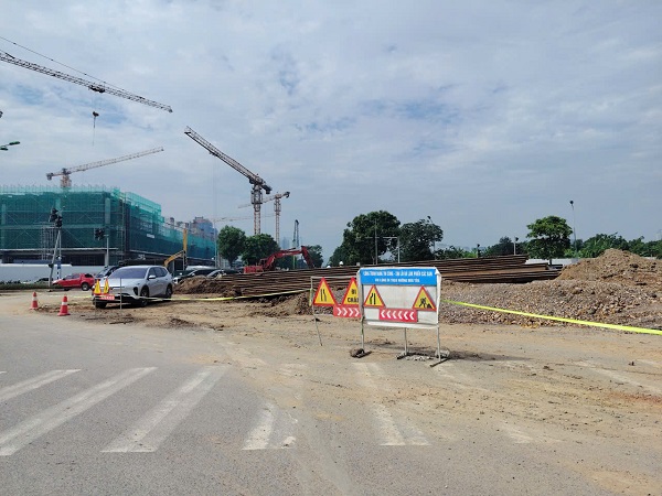 Traffic construction site sign. Photo: Xuyen Dong