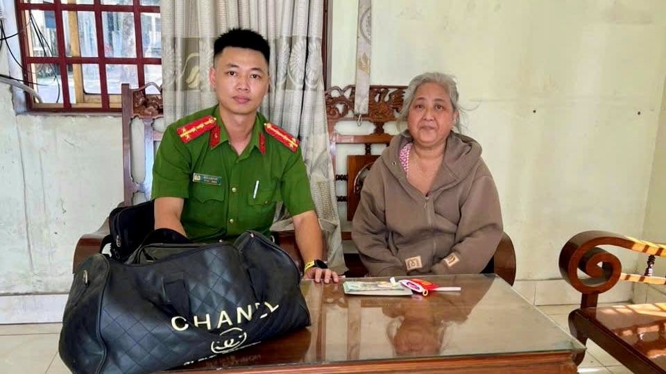 Toàn bộ số tài sản được bàn giao lại cho bà Mai. Ảnh: Công an phường Bình Phước
