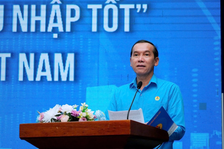 Đồng chí Lý Công Bắc - Chủ tịch LĐLĐ tỉnh Cà Mau - phát động thi đua đến các cấp công đoàn trong tỉnh. Ảnh: Thiệu Vũ