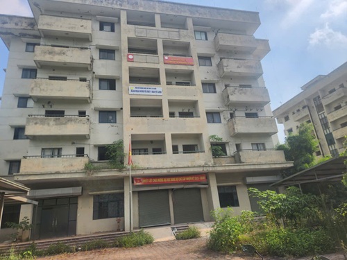 Khu nhà ở (tái định cư) Kiều Mai nằm tại Xuân Phương, Hà Nội hoàn thành xây dựng từ năm 2013 hiện đang bỏ không gây lãng phí. Ảnh: Minh Hạnh 