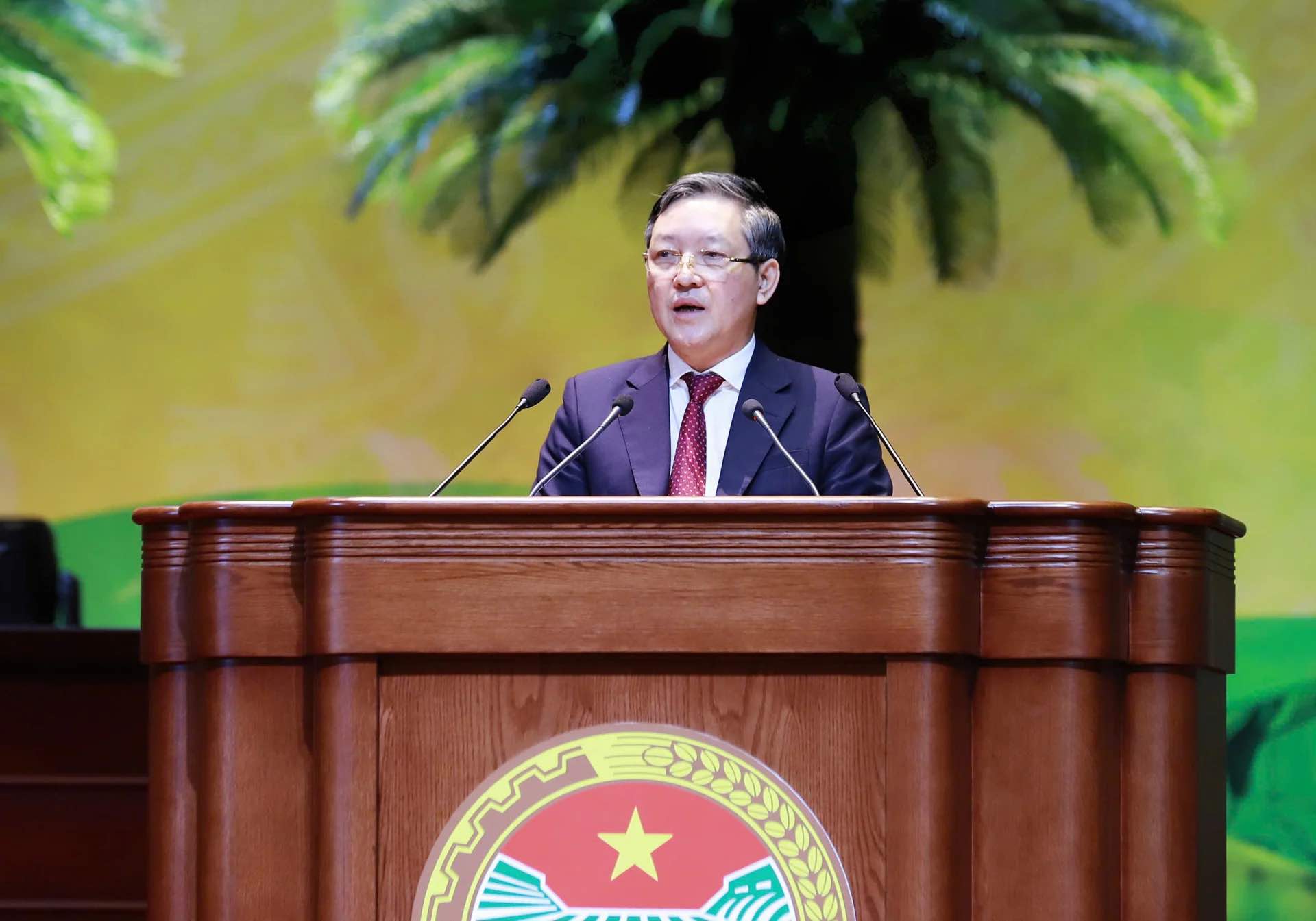 Chairman of the 8th Central Executive Committee of the Vietnam Farmers' Union Luong Quoc Doan directs the election of the Central Executive Committee of the Union. Photo: Pham Hung