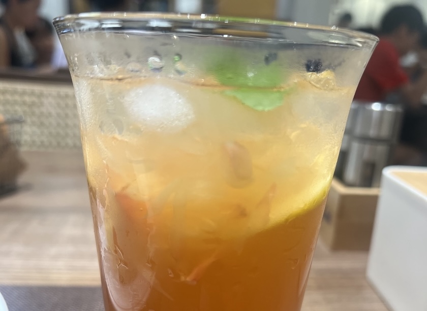 Unsweetened fruit juice can help reduce high blood fat in the hot summer. Photo: Kieu Vu
