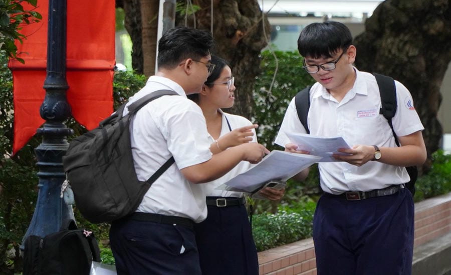 Los estudiantes de 12o grado en la ciudad de Ho Chi Minh están listos para prepararse para el examen de graduación de la escuela secundaria superior en 2026. Foto: Chan Phuc