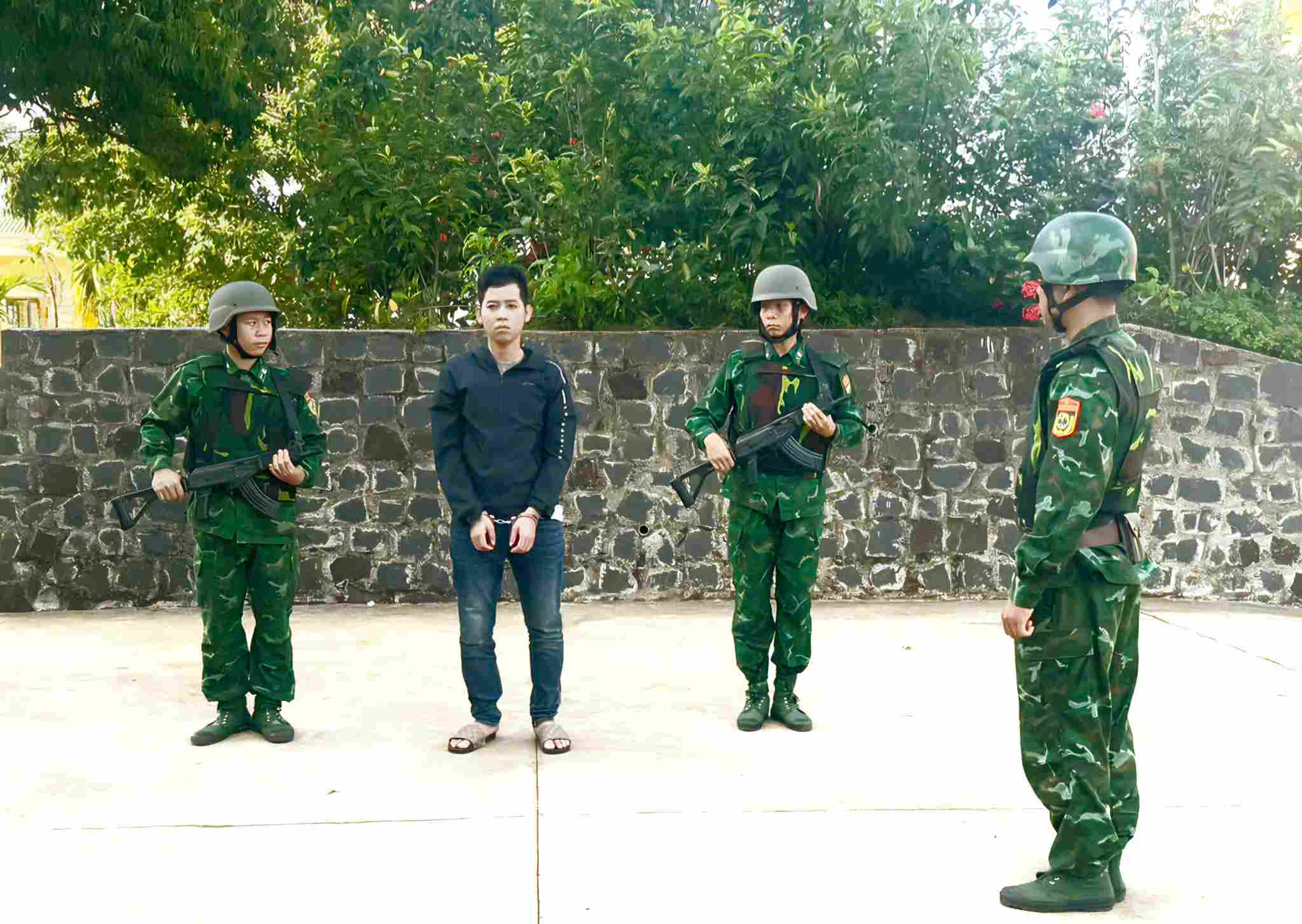 Nguyen Van Ty was arrested while carrying drugs from Cambodia into Vietnam. Photo: Van Hoan