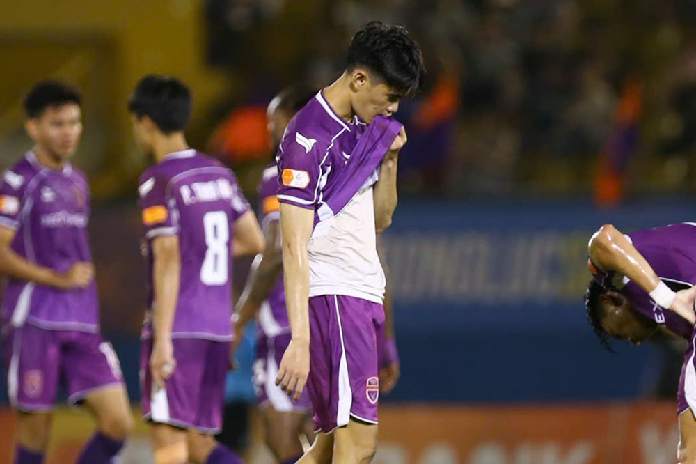 Le Becamex Ho Chi Minh Ville a été relégué malgré sa victoire contre Hoang Anh Gia Lai au dernier tour de la V.League 2025-2026. Photo de : Thanh Vu