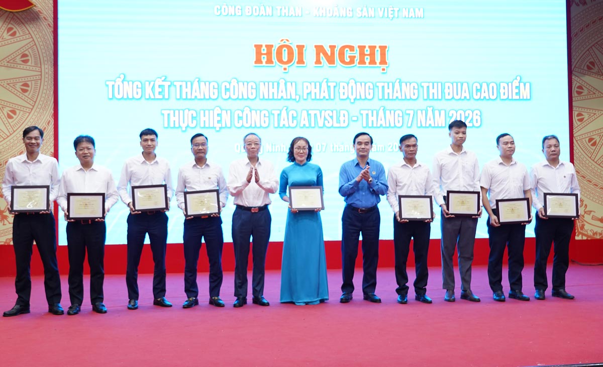 TKV Trade Union organizes the Award of Creative Miner. Photo: Doan Hung