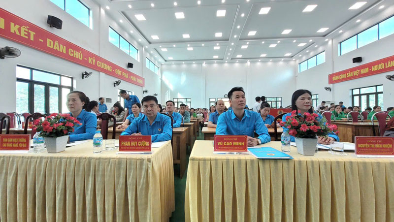 Liên đoàn Lao động tỉnh Lào Cai hưởng ứng Lễ phát động phong trào thi đua “Lao động giỏi, năng suất cao, thu nhập tốt”. Ảnh: Huy Cường