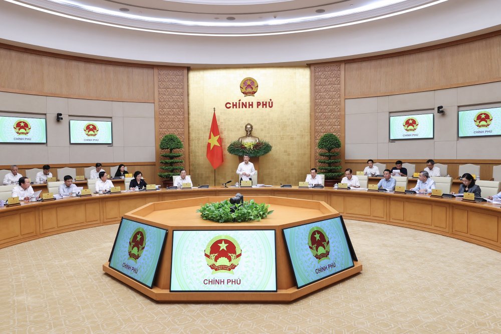 The government requires ensuring sufficient electricity and gasoline supply, especially during peak hot months and the dry season. Photo: VGP