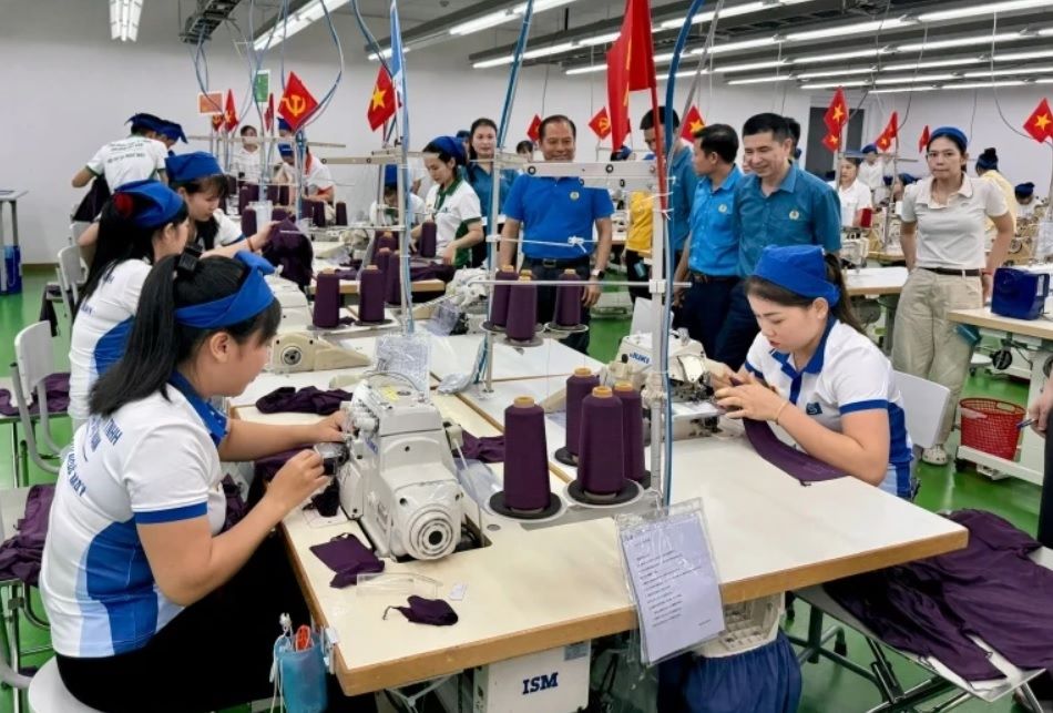 Workers of Sakurai Vietnam Co., Ltd. participate in the contest. Photo: Thanh Hoa Trade Union