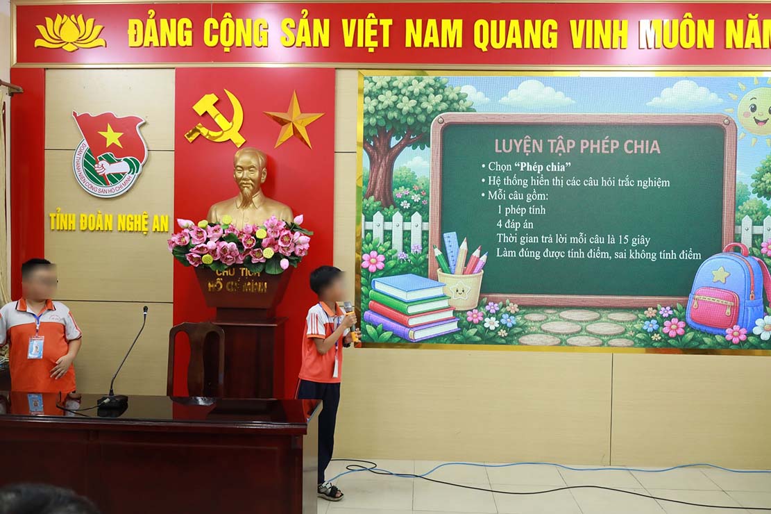 Candidates compete after the opening ceremony of the 32nd Nghe An Provincial Youth Informatics Contest, 2026. Photo: Ngoc Anh