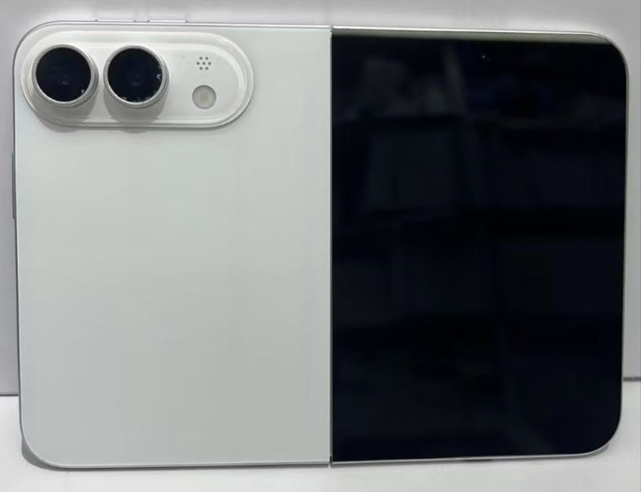 Fold screen iPhone reveals the clearest design, may only have one color