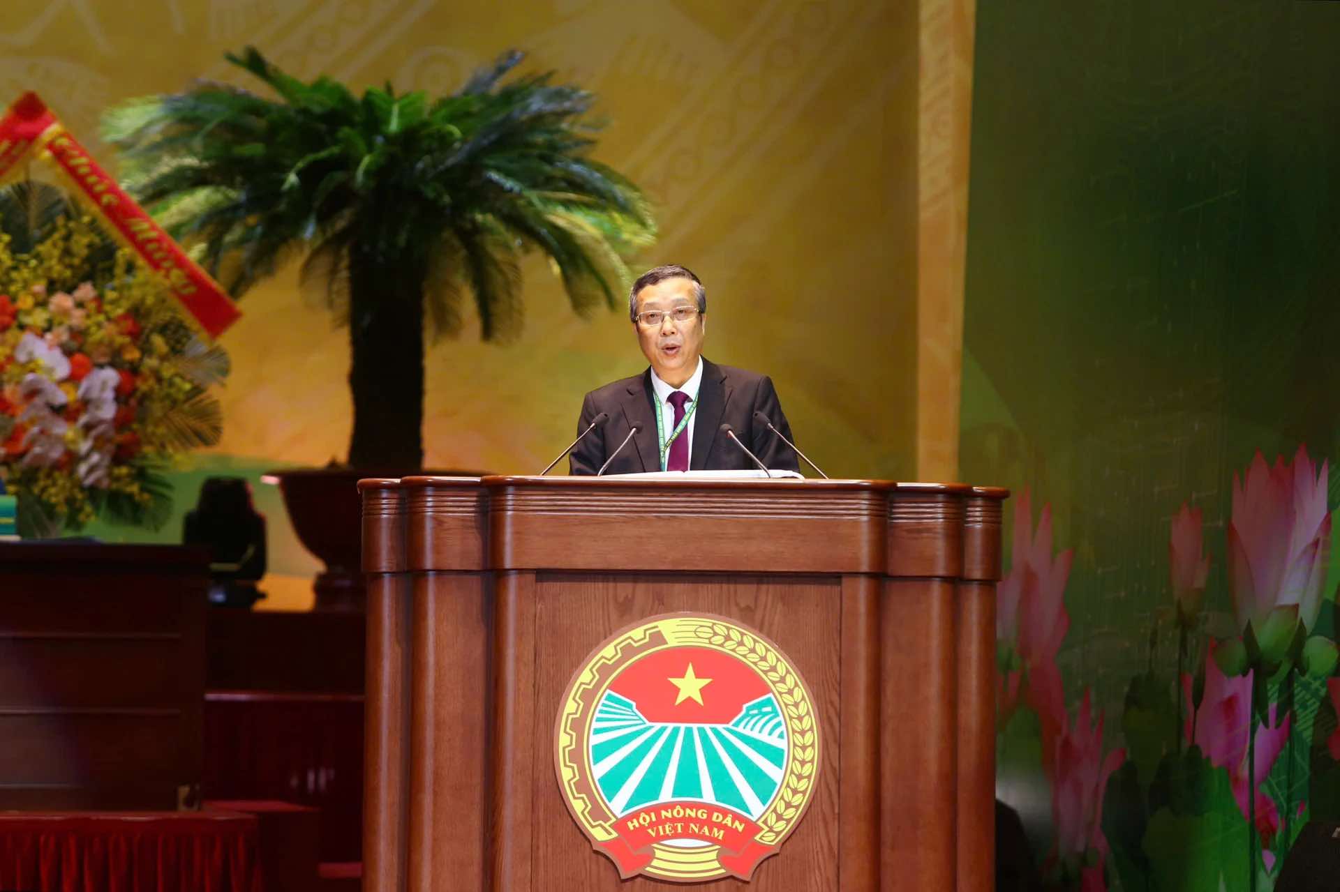 Deputy Minister of Agriculture and Environment Hoang Trung affirmed that promoting the subjective role of farmers must be identified as a strategic task for the development of the Agriculture and Environment sector in the coming period. Photo: Khong Chi