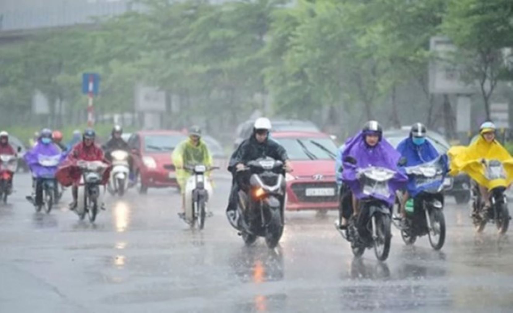 After the intense heat, Thanh Hoa prepares to welcome the northeast monsoon in the middle of summer. In the photo: Unusual cold spell in April 2025 in Thanh Hoa. Photo: Tran Lam